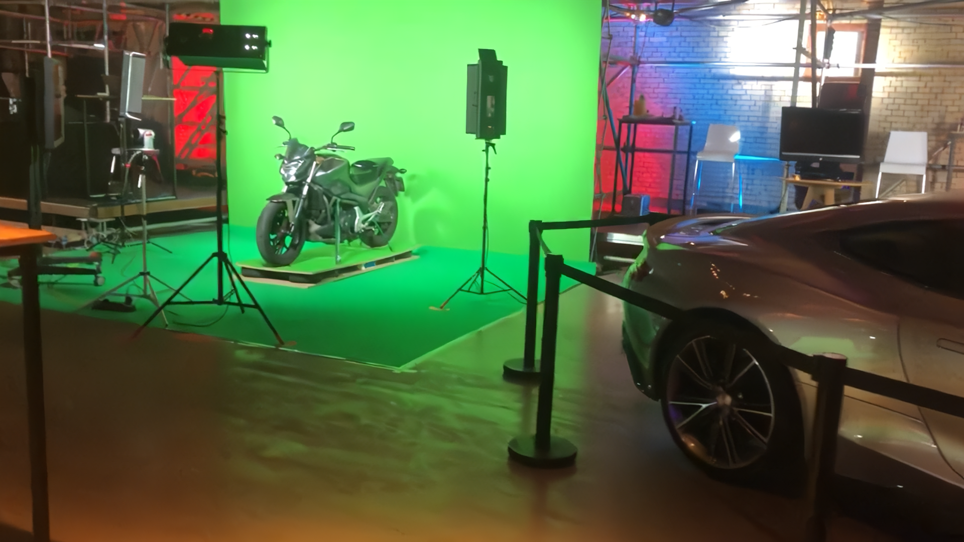 Filmset met auto